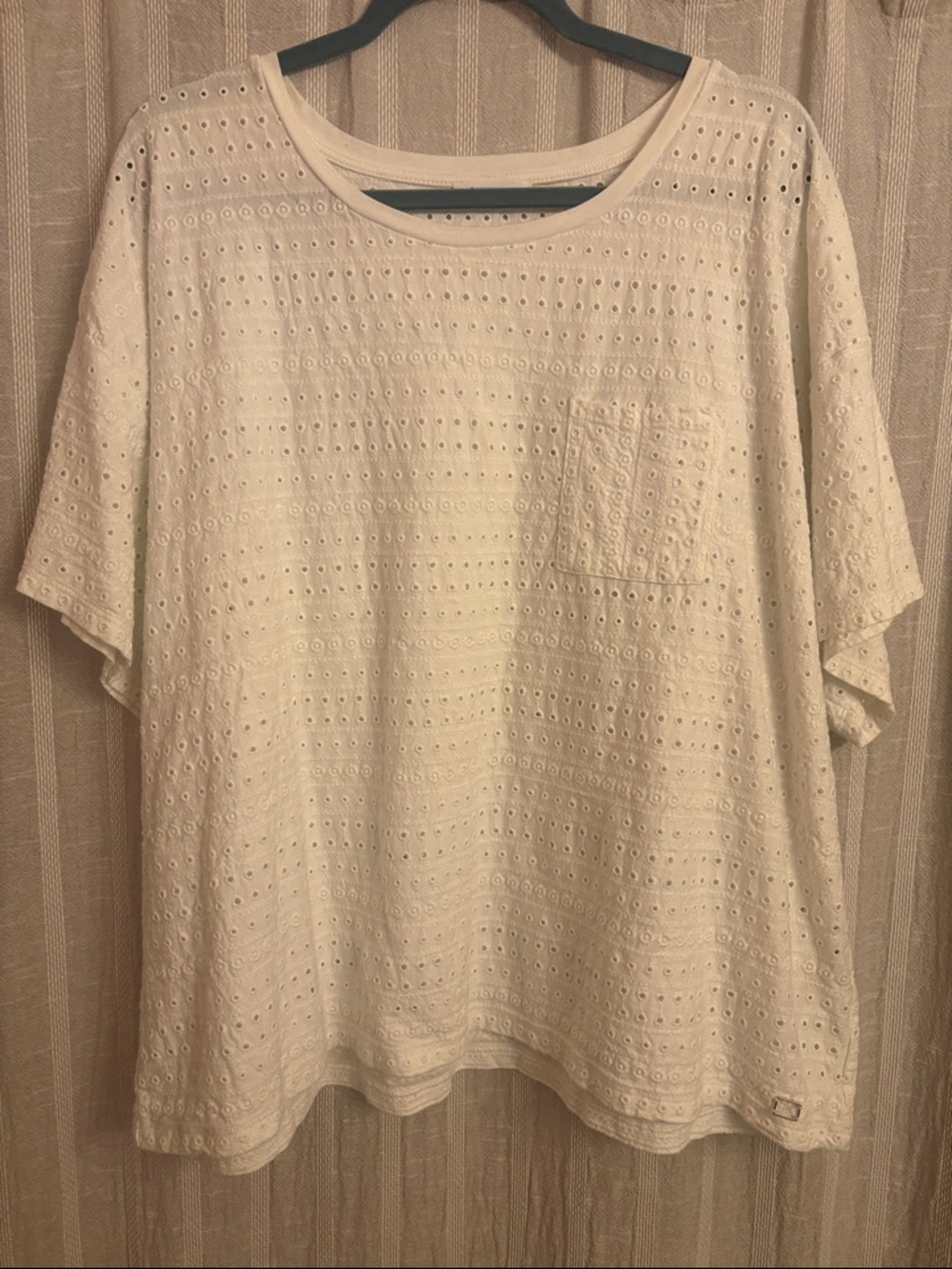 Women's Eyelet Pocket Tee - white